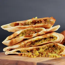 فطيرة لبنة بالفلافل
